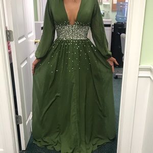 Beautiful green rhinestone evening gown NWT/Size 12